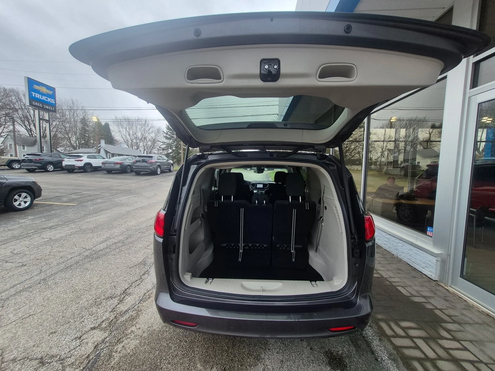 Used 2023 GRAY Chrysler LX image 8