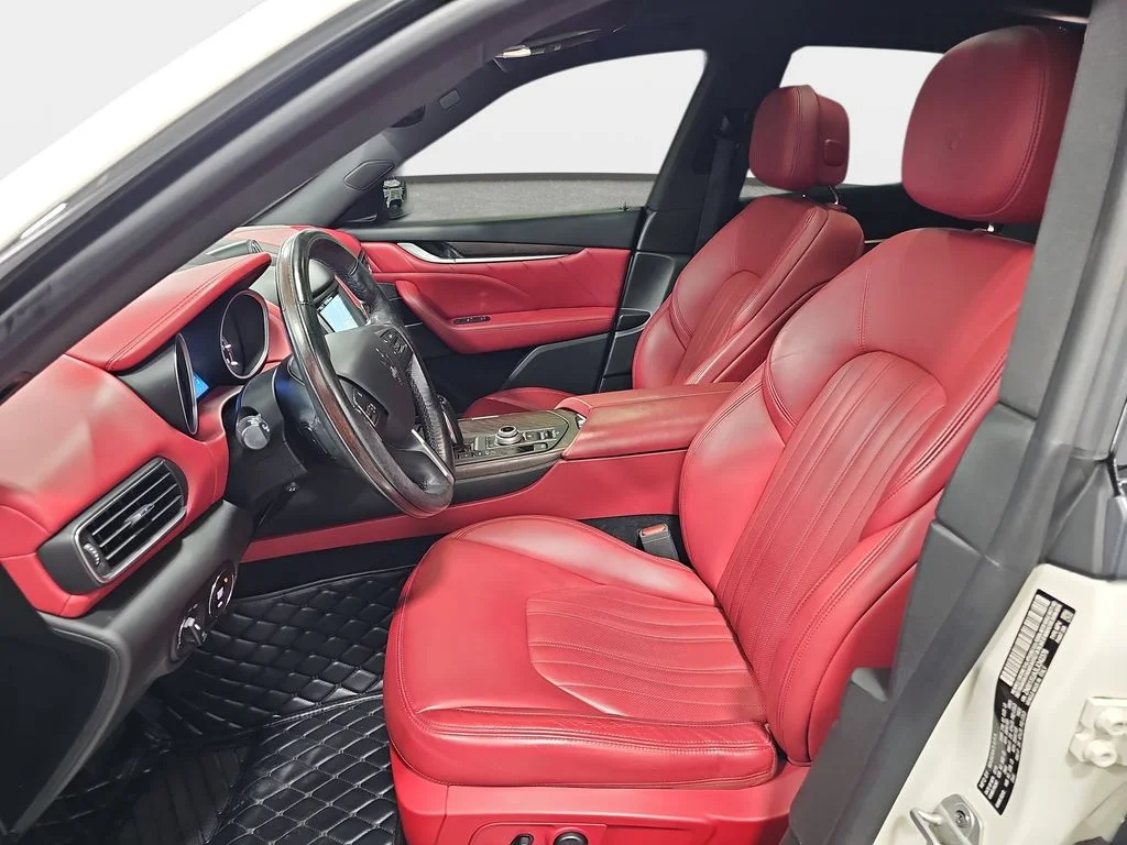 Used 2020  Maserati Base image 17