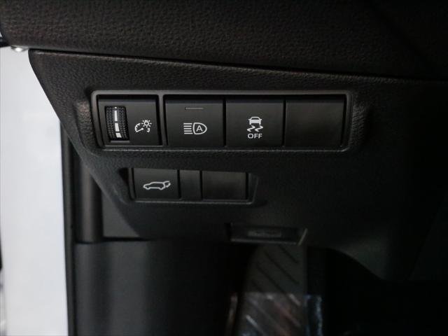 Certified Used 2026 WIND CHILL PEARL* Toyota  image 27