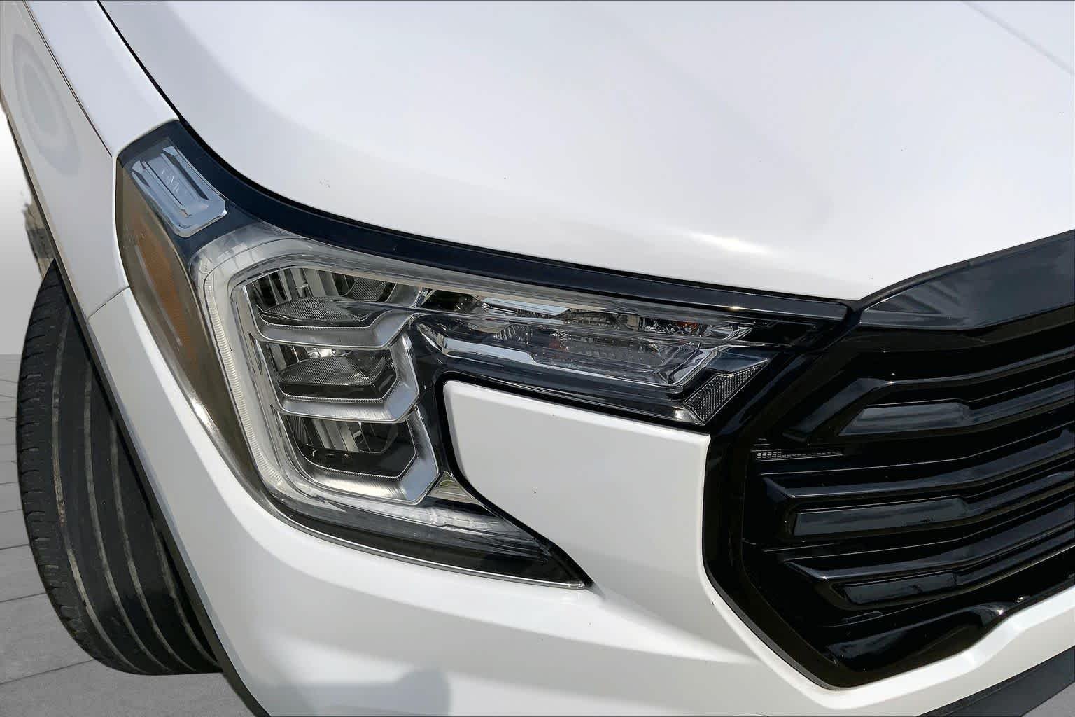 Used 2023 Summit White GMC SLT image 26