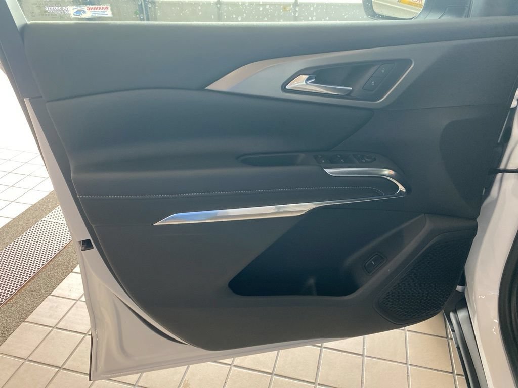 2027 Chevrolet Traverse LT - Photo 9