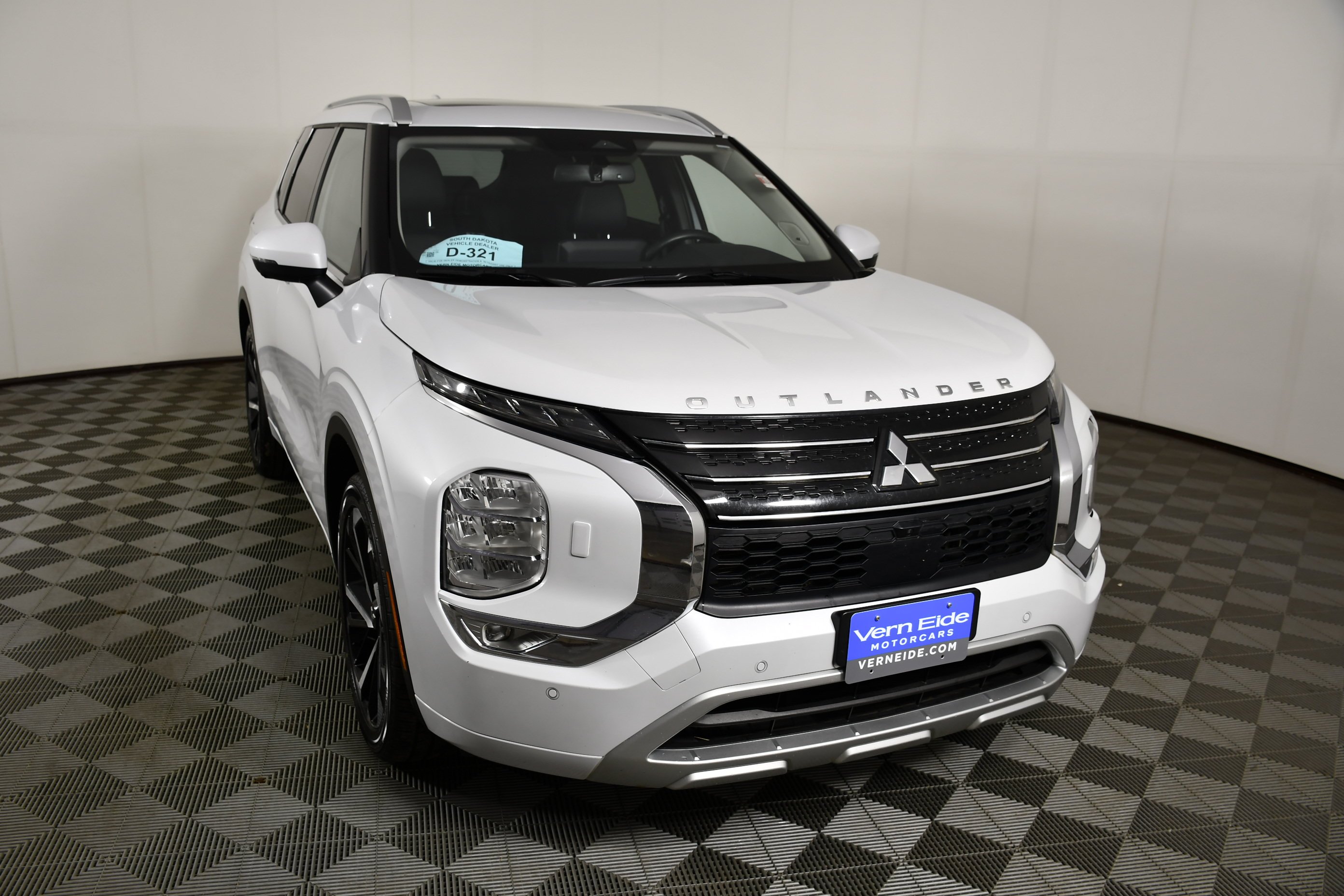 2024 Mitsubishi Outlander SEL - Photo 3