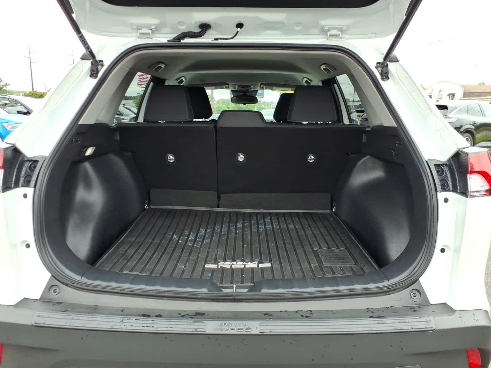 Used 2023 Wind Chill Pearl Toyota LE image 16