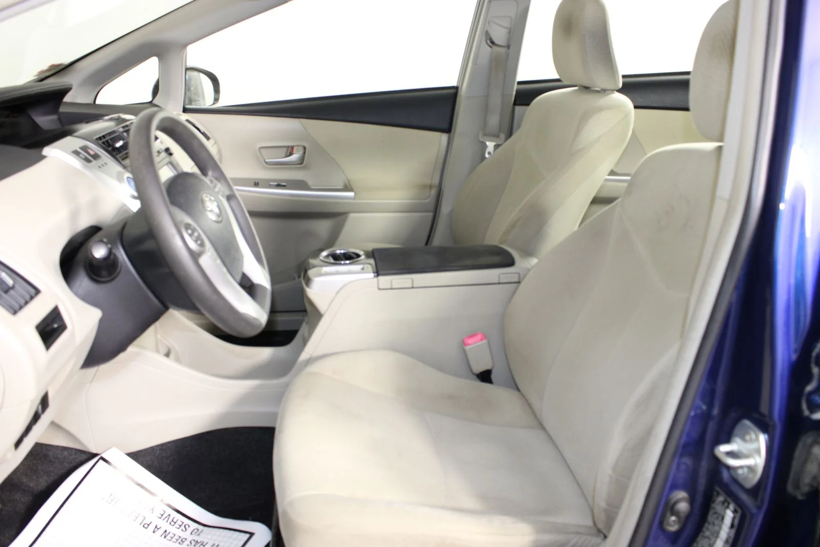 Used 2012 Blue Toyota Three image 10