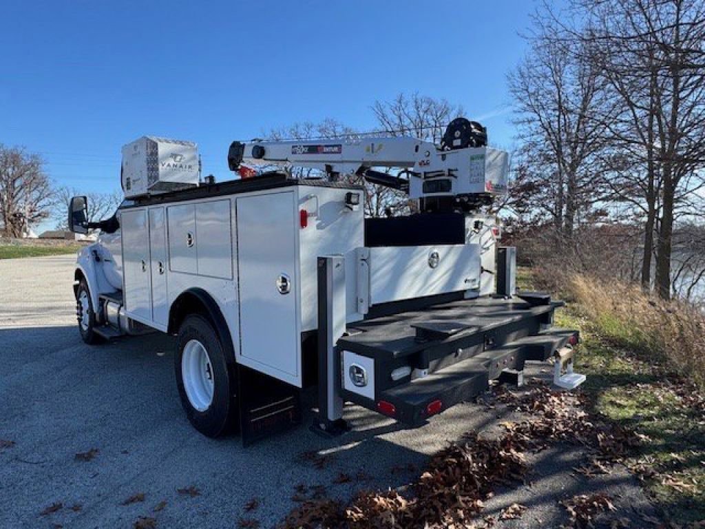 New 2025 Oxford White Ford XL image 25