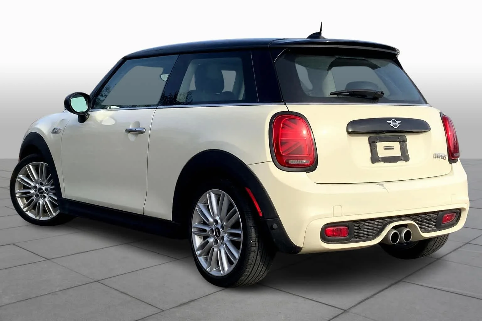 Used 2019 Pepper White MINI Cooper S image 11