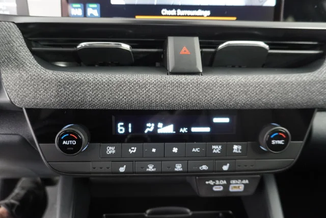 New 2026 CRYSTAL WHITE PEARL Subaru Premium image 18