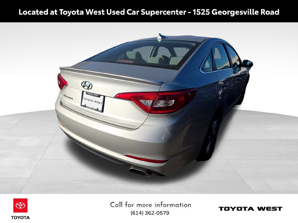 Used 2017 Silver Hyundai SE image 8