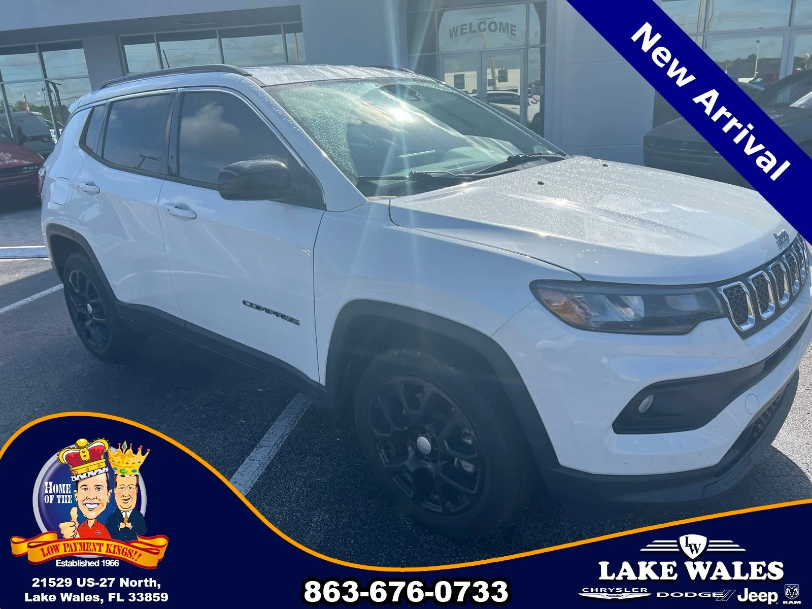 Used 2023 White Jeep Latitude Lux image 3