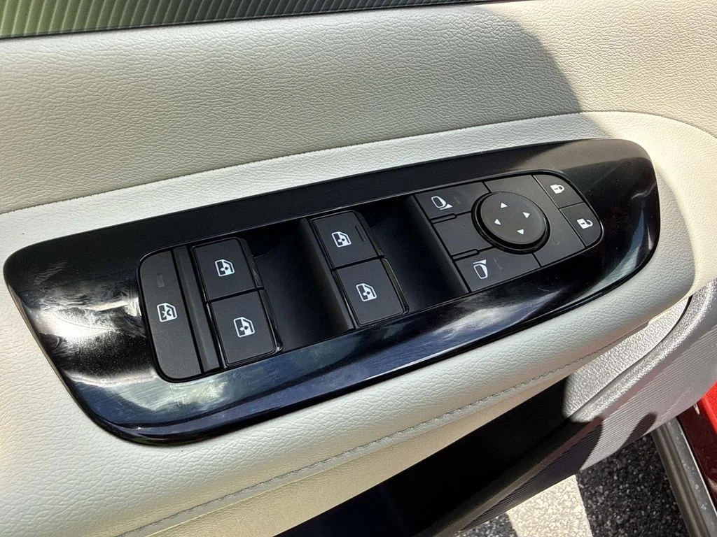 Used 2026 Red Nissan SL image 23