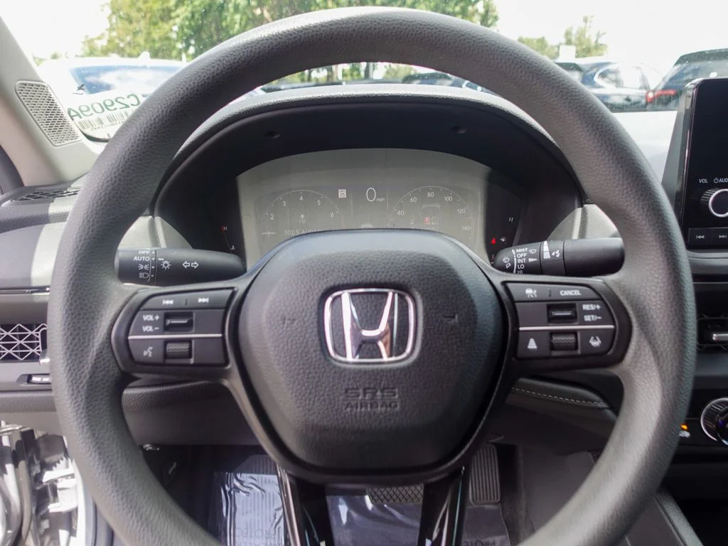 Used 2025 Urban Gray Pearl Honda SE image 12