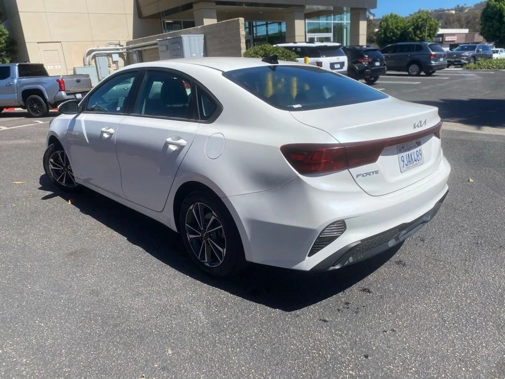 Used 2023 White Kia LXS image 3