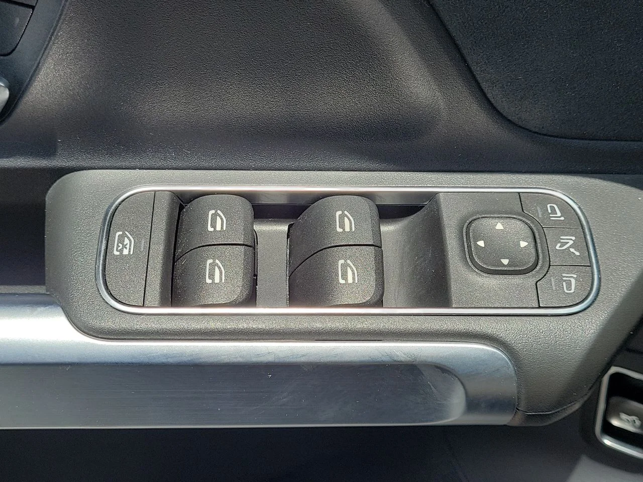 Certified Used 2023  Mercedes-Benz GLB 250 image 28