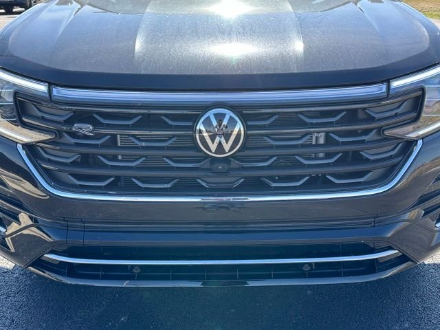 New 2026 Deep Black Pearl Volkswagen 2.0T SEL Premium R-Line image 8