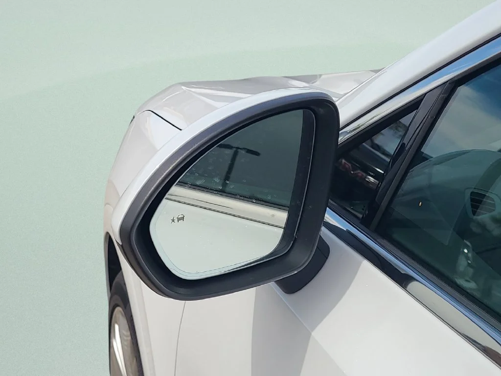 New 2026 Iridescent White Tricoat Buick Avenir image 25