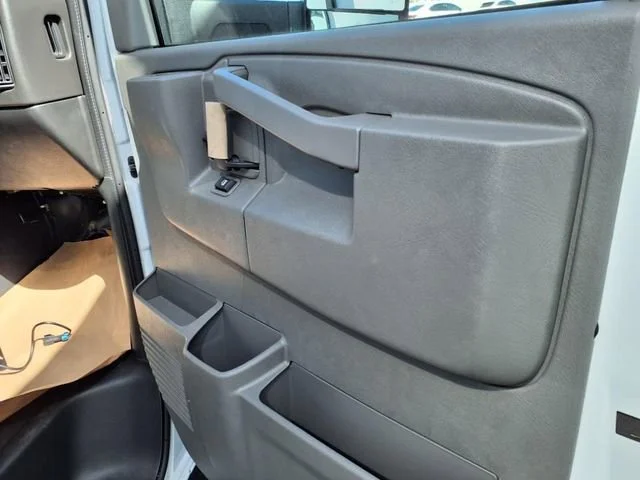 New 2025 Summit White GMC 1WT image 6