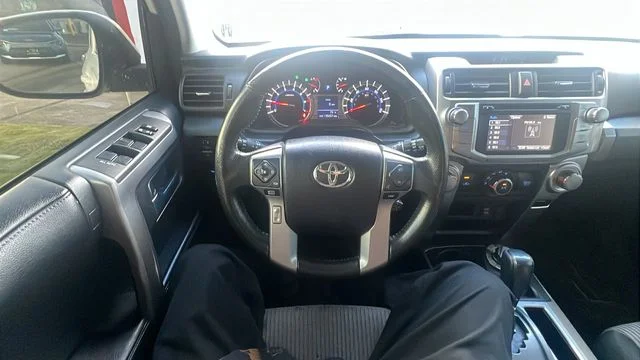 Used 2017 White Toyota SR5 image 21
