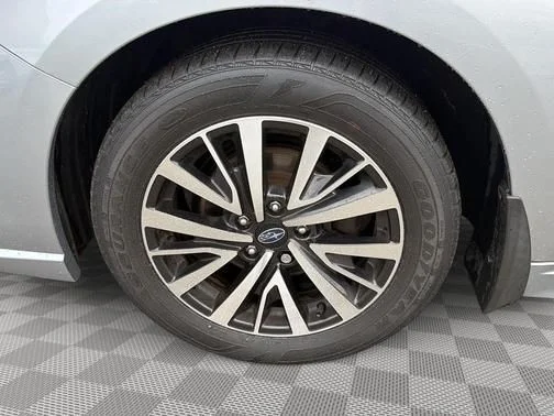 Used 2019 Silver Subaru 2.5i image 14