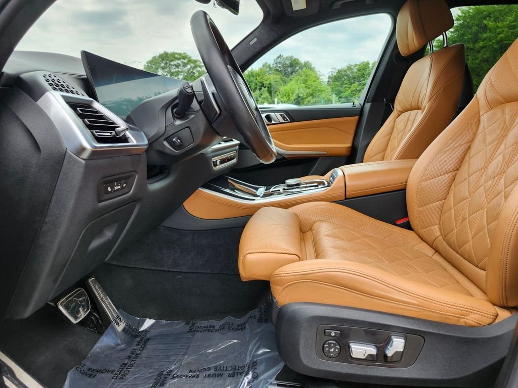 Used 2024 Black BMW xDrive40i image 19