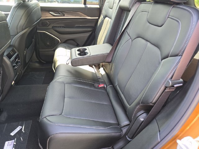 New 2026 Copper Shino Metallic Clear-Coat Exterior Paint Jeep Limited Reserve image 38