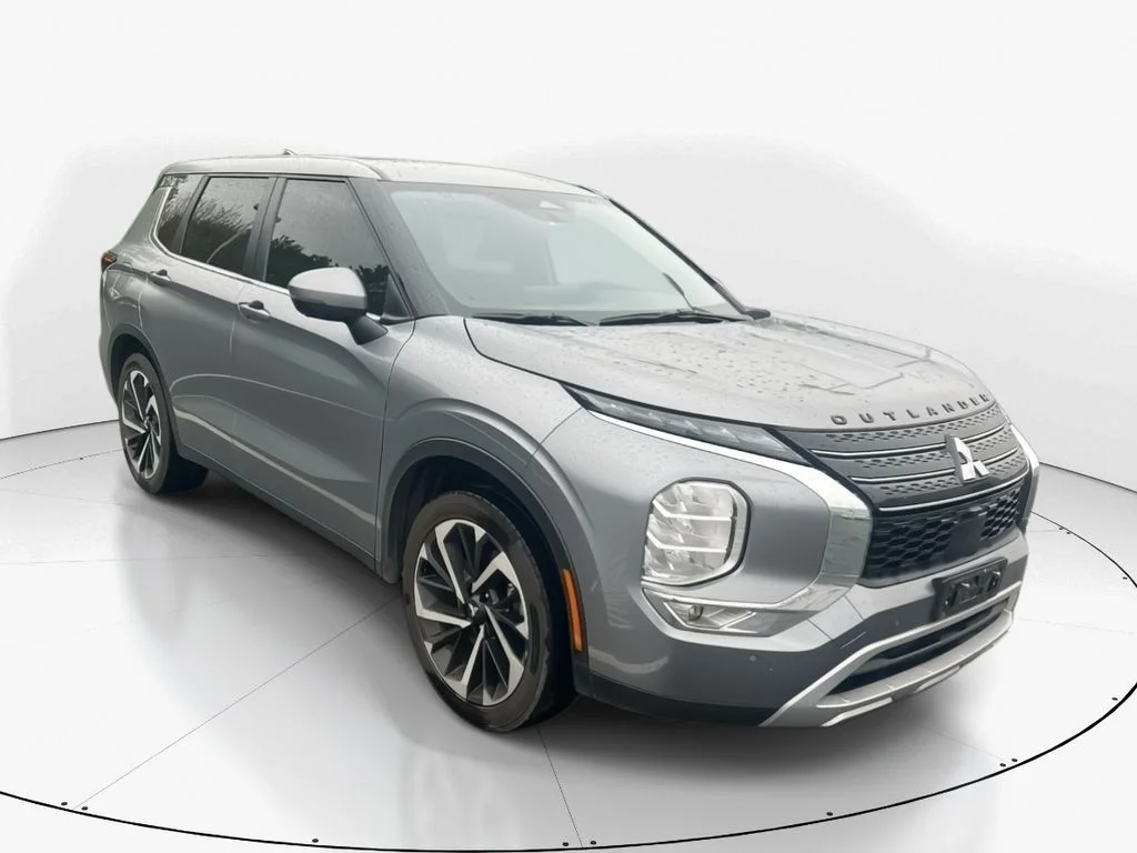 2022 Mitsubishi Outlander SE FWD's photo