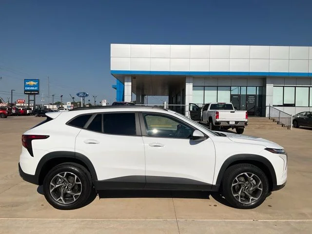 Used 2025 White Chevrolet LT image 34