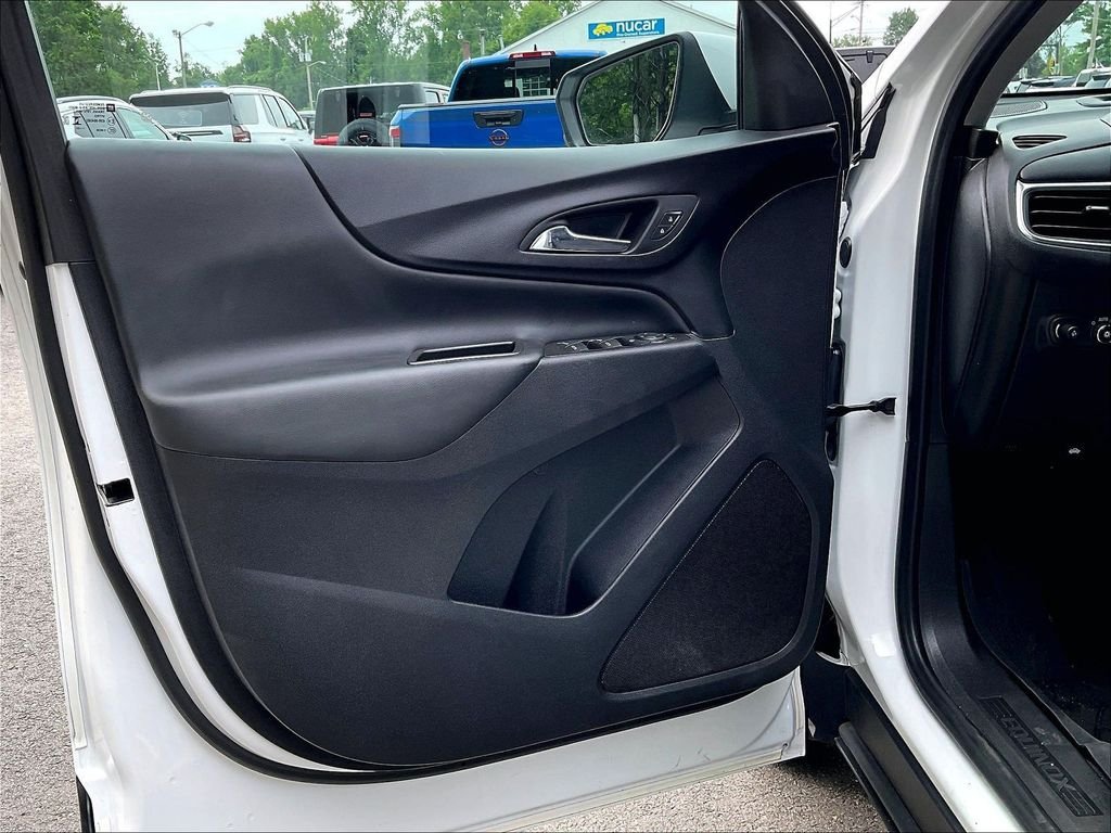 Used 2023 White Chevrolet LT image 9