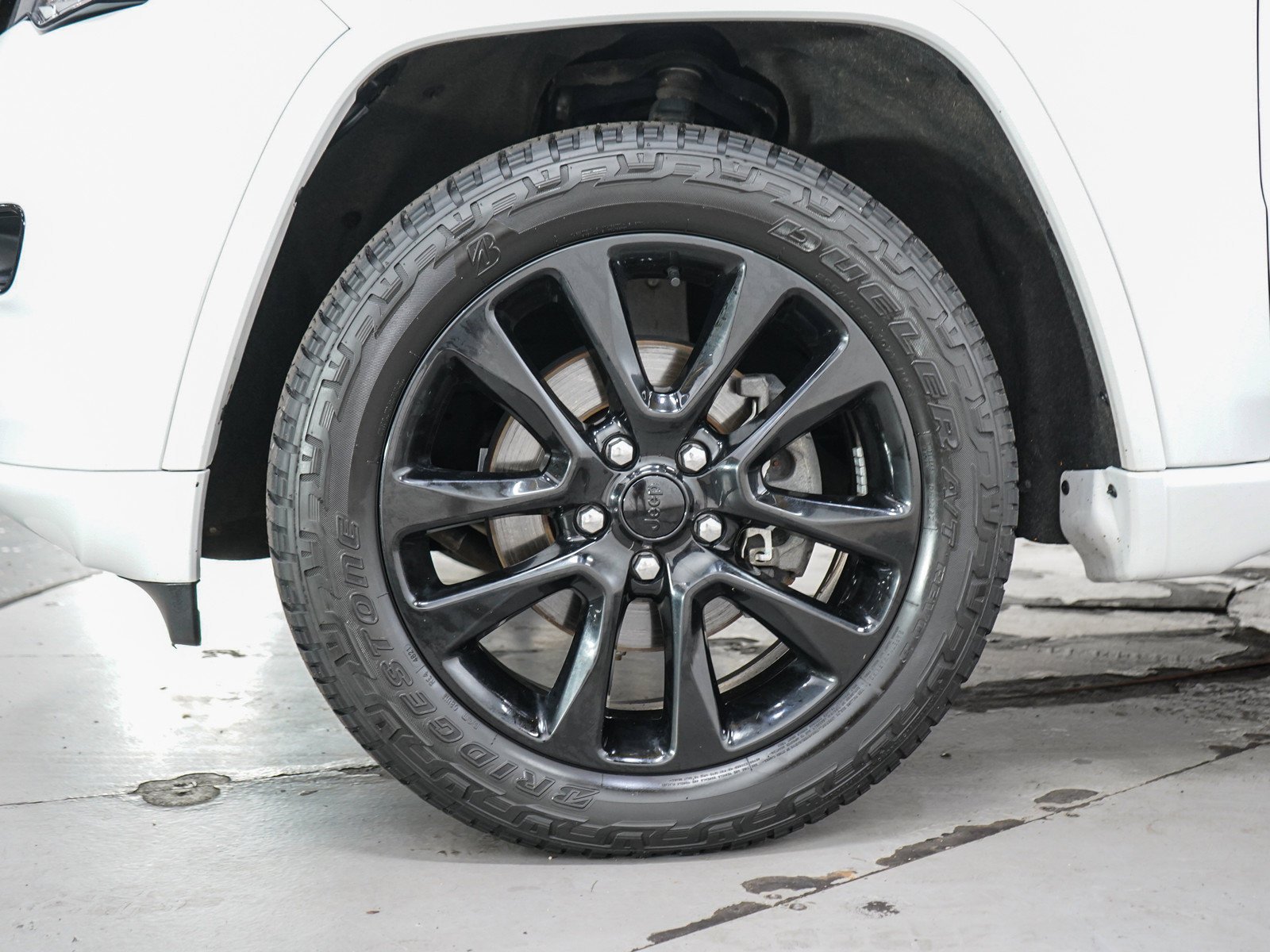 Used 2020 Bright White Clearcoat Jeep Altitude image 28