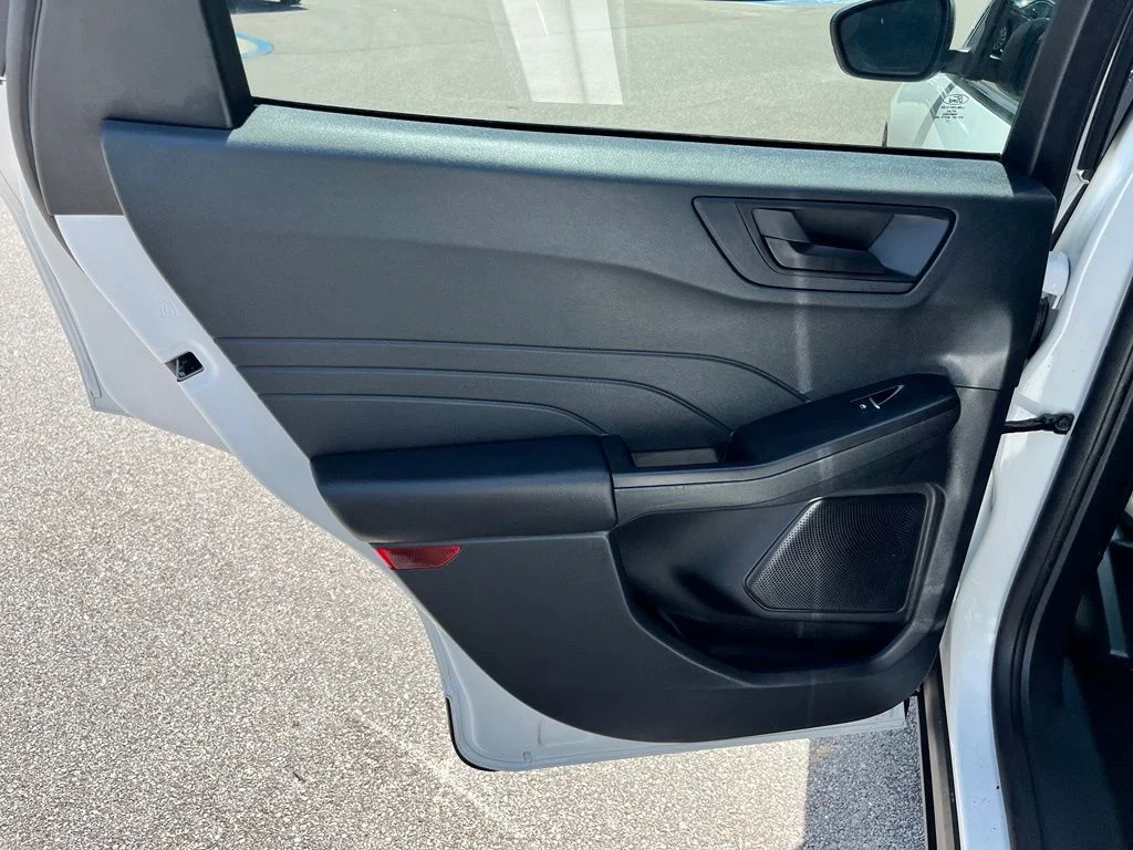Used 2022 White Ford SE image 9