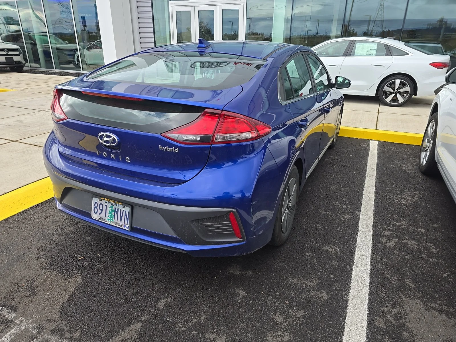 Used 2020 Blue Hyundai SE image 7