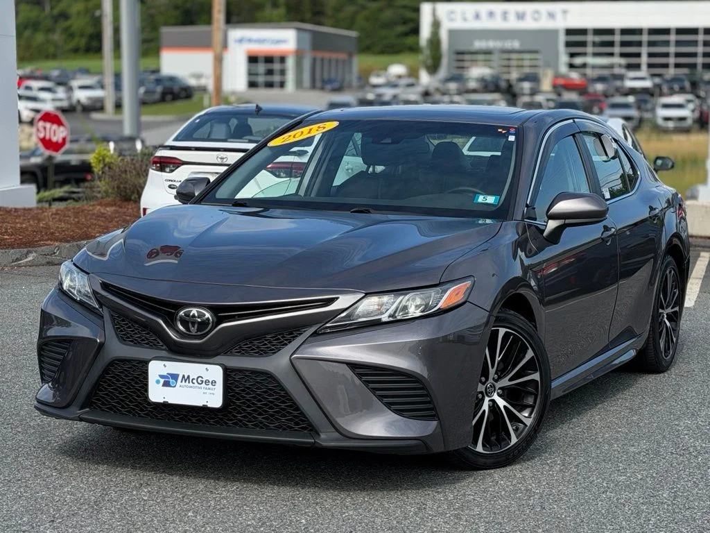 Used 2018 Gray Toyota SE image 1