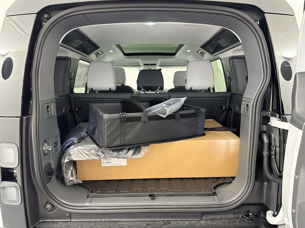 New 2026 Fuji White Land Rover X-Dynamic SE image 27