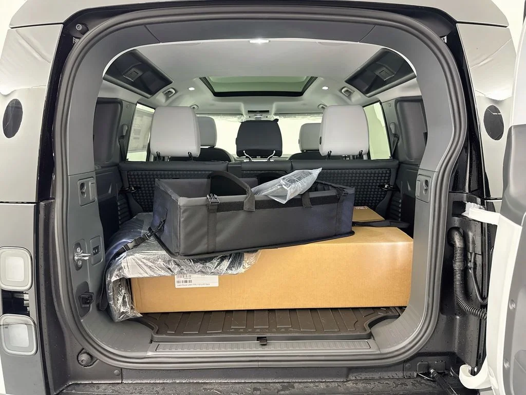 New 2026 Fuji White Land Rover X-Dynamic SE image 27