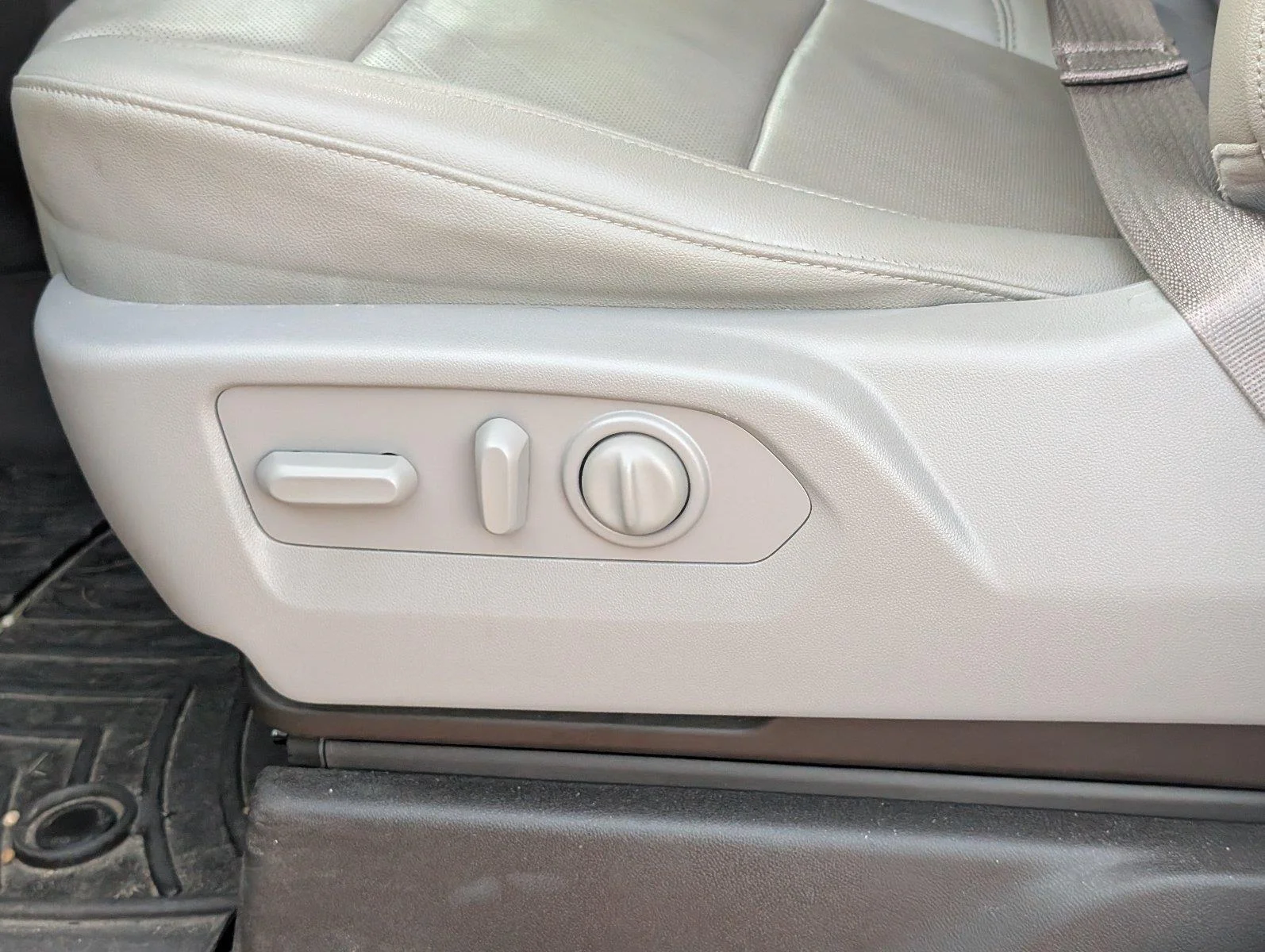 Used 2021 SUMMIT WHITE GMC SLT image 19