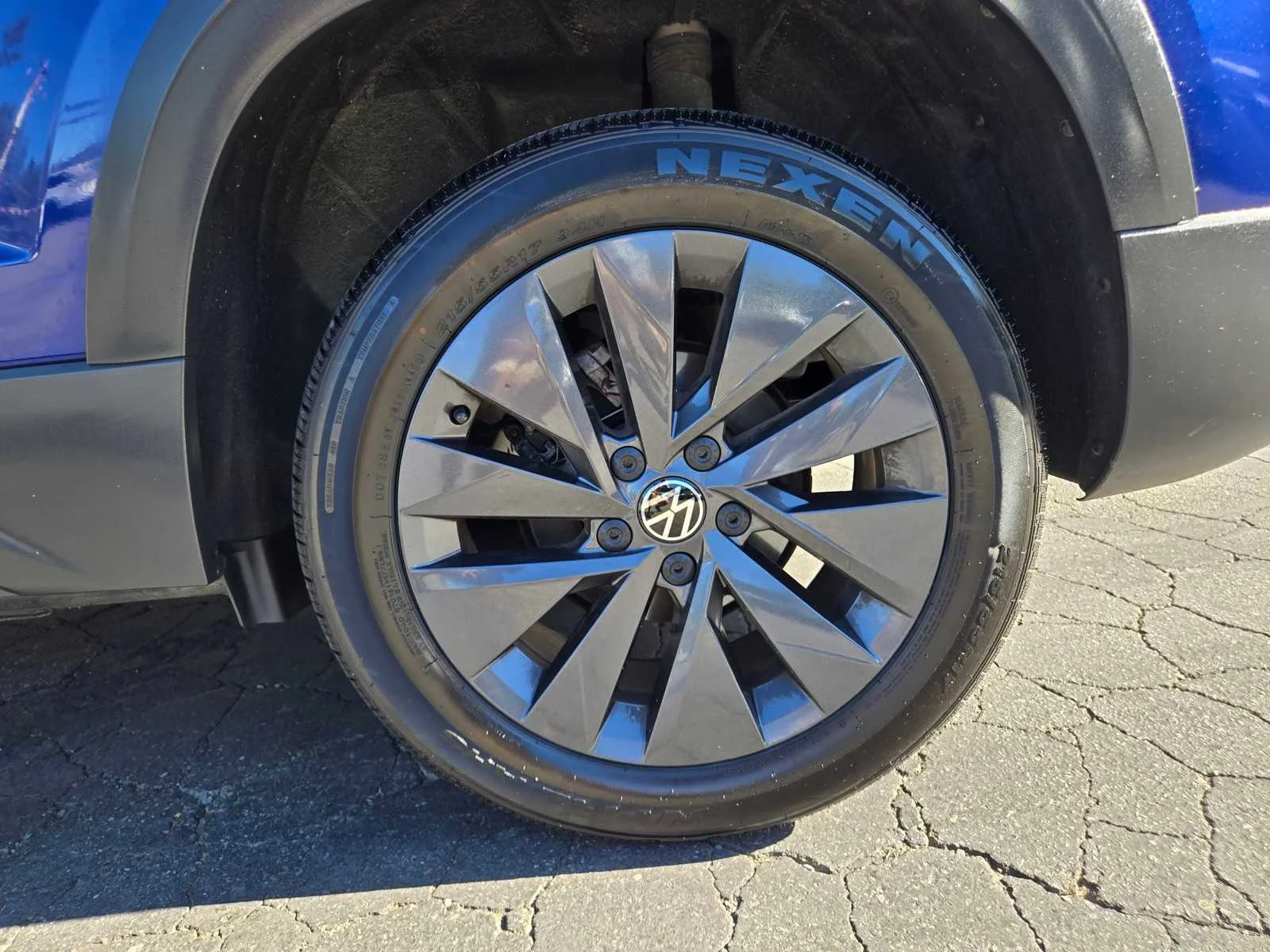 Used 2024  Volkswagen S image 25
