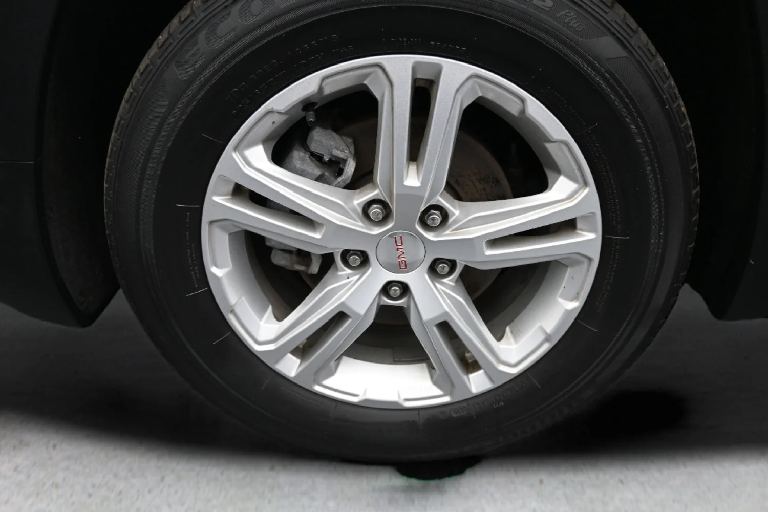 Used 2020 Ebony Twilight Metallic GMC SLE image 22