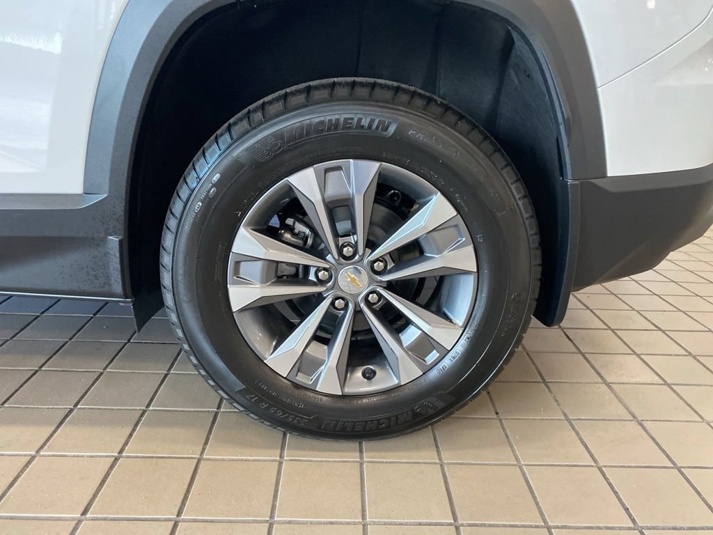 New 2026 Summit White Chevrolet LT image 22