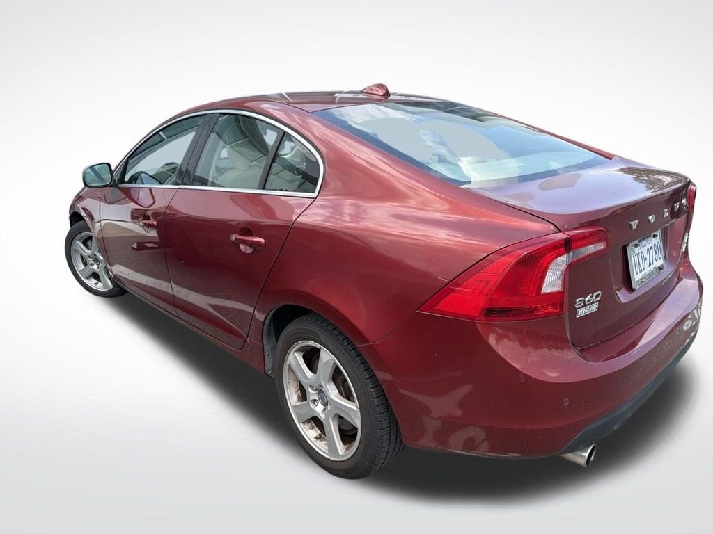 Used 2013 Red Volvo T5 image 4