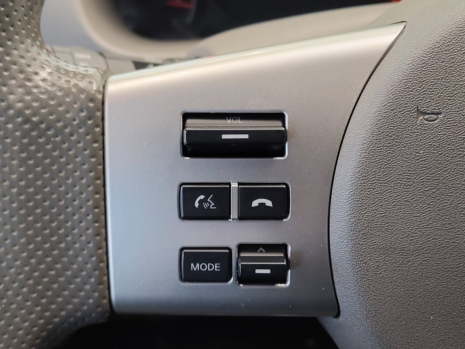 Used 2020 Glacier White Nissan SV image 17