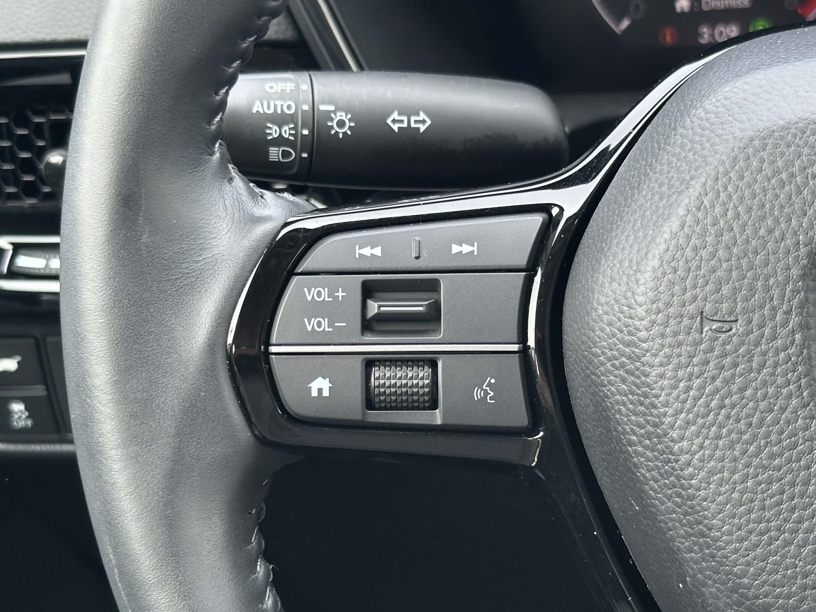 Used 2024  Honda EX-L image 30