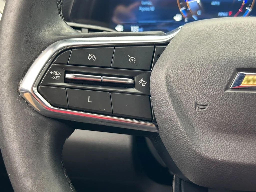 Used 2025 Summit White Chevrolet LT image 25