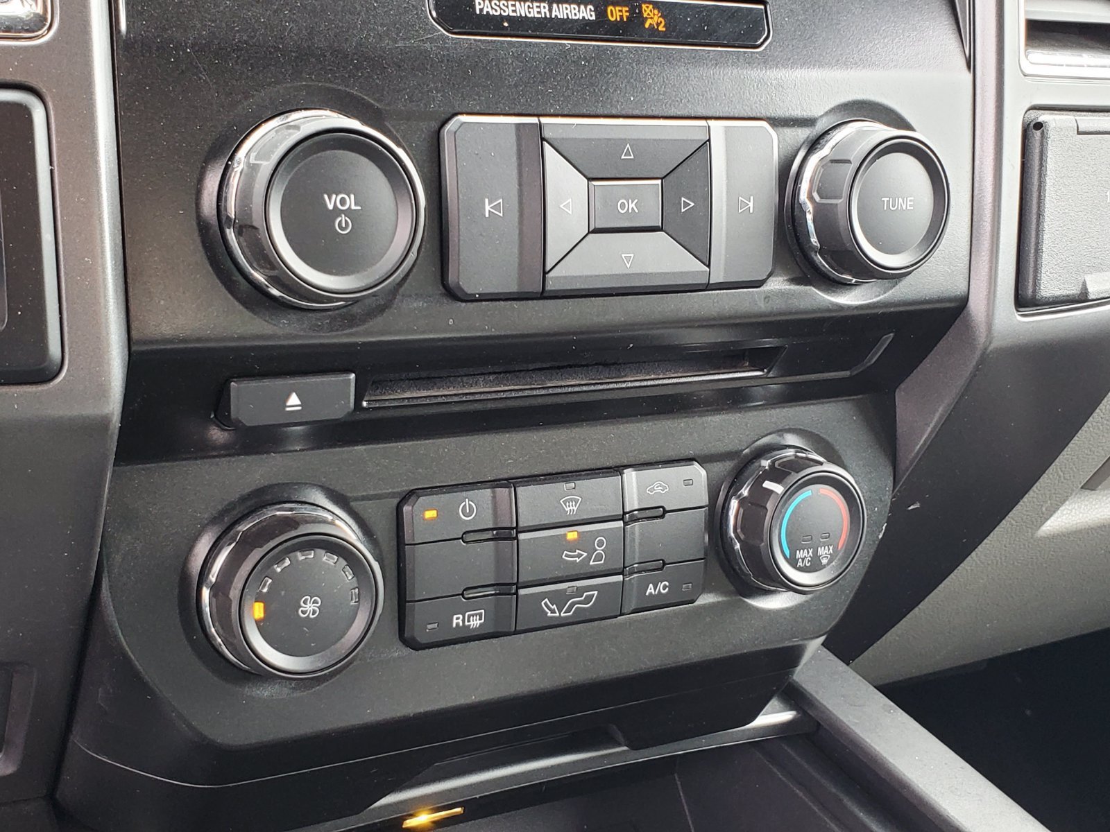 Used 2015 Red Ford XLT image 25