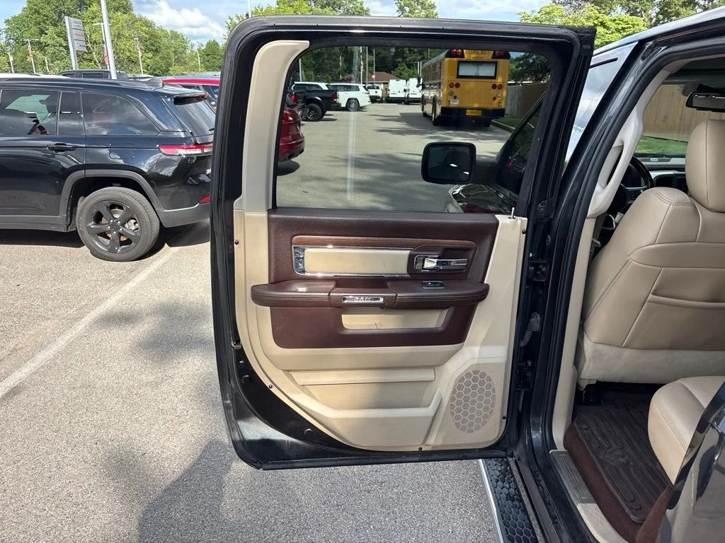 Used 2016 Brilliant Black Crystal Pearlcoat Ram Laramie image 34