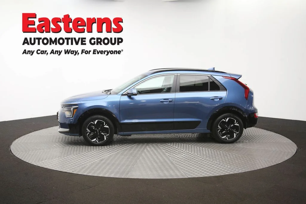 Used 2023 Blue Kia Wind image 58