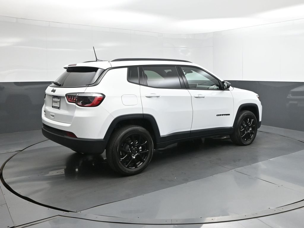 New 2026 Bright White Clearcoat Jeep Latitude image 11