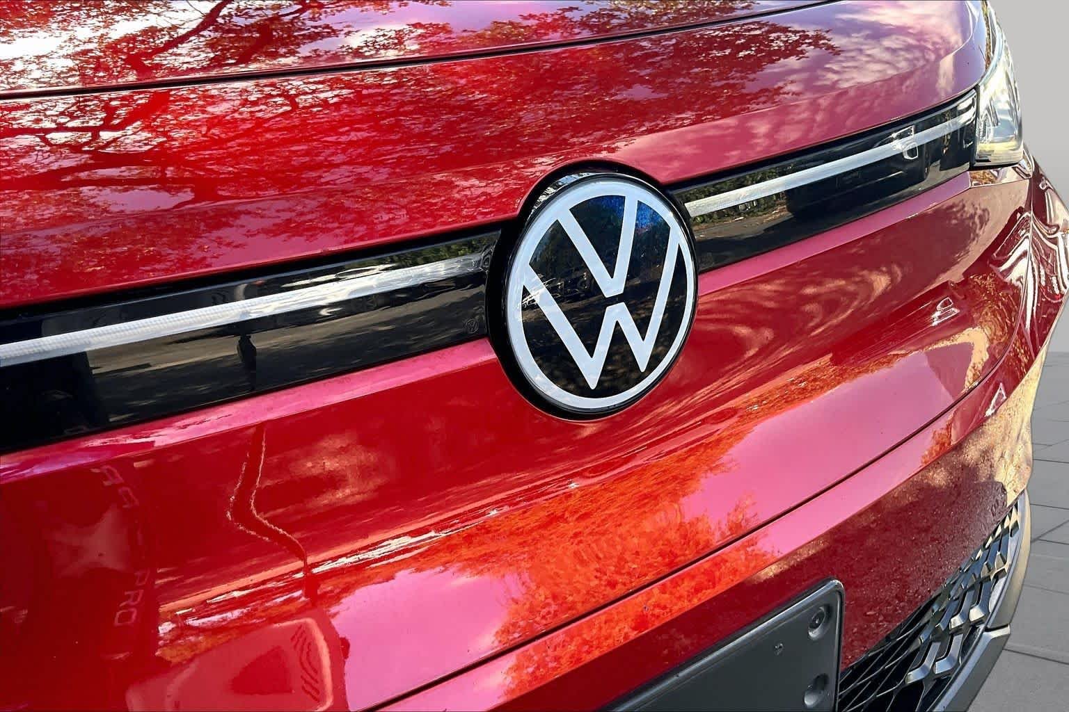 Used 2023 AURORA RED CHROMA Volkswagen Pro S image 31