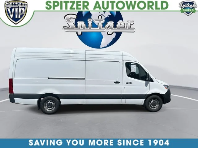 Used 2025 White Mercedes-Benz Cargo 170 WB image 10