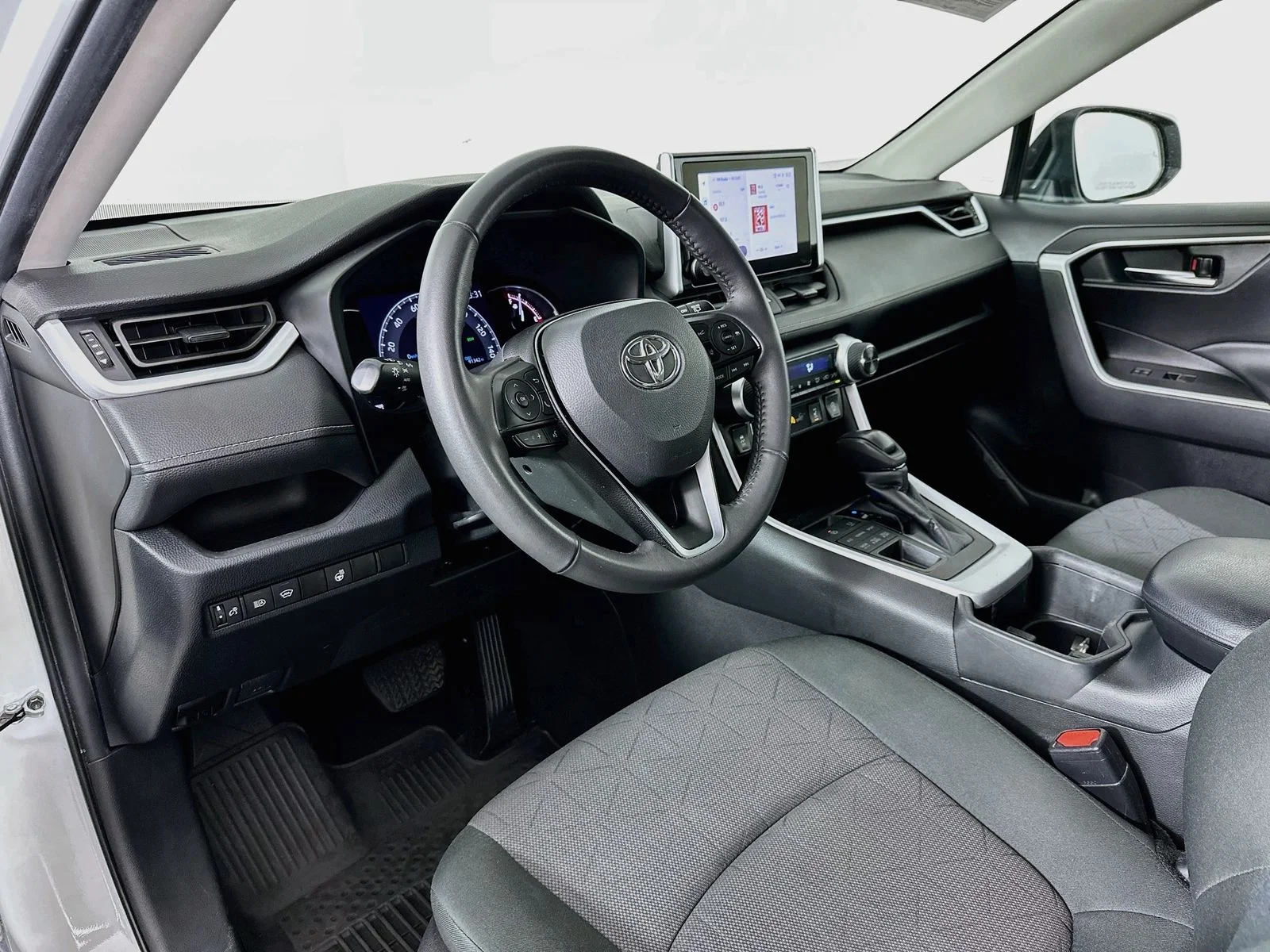 Used 2023 Ice Toyota XLE image 10