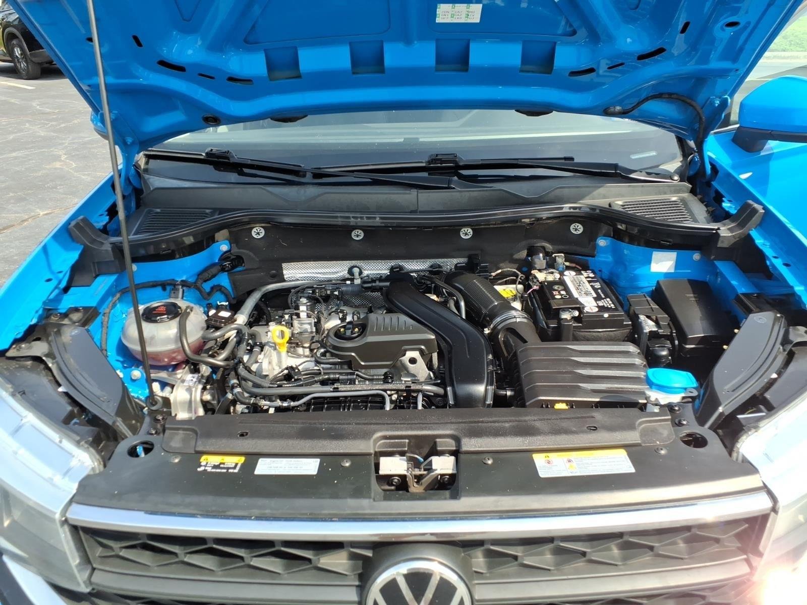 Used 2022 Cornflower Blue Volkswagen SE image 27