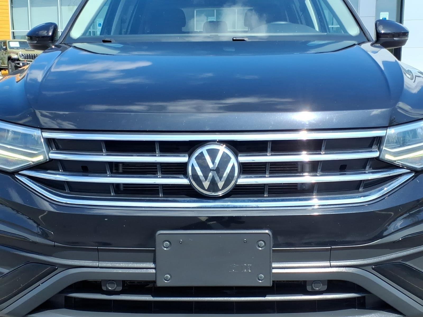 Used 2023  Volkswagen S image 14